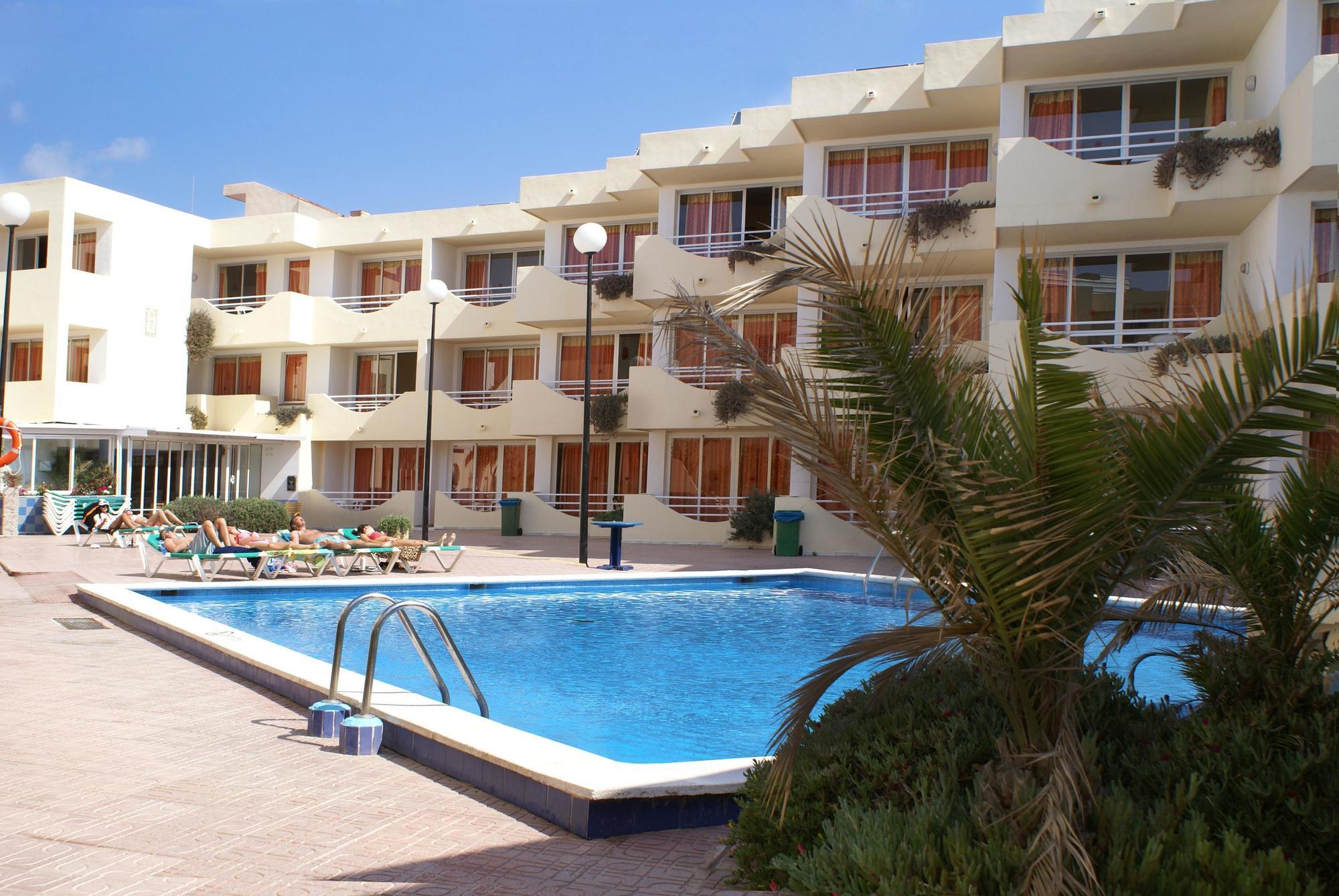 Apartamentos Bora Bora - Adults Only Playa d'en Bossa Ngoại thất bức ảnh