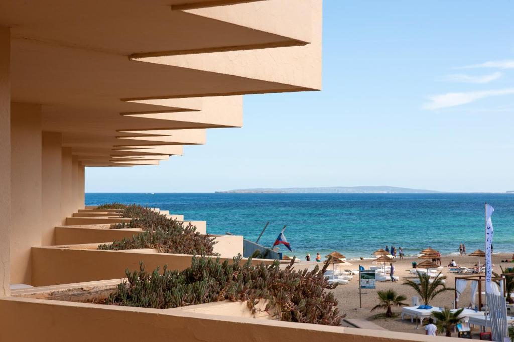 Apartamentos Bora Bora - Adults Only Playa d'en Bossa Ngoại thất bức ảnh