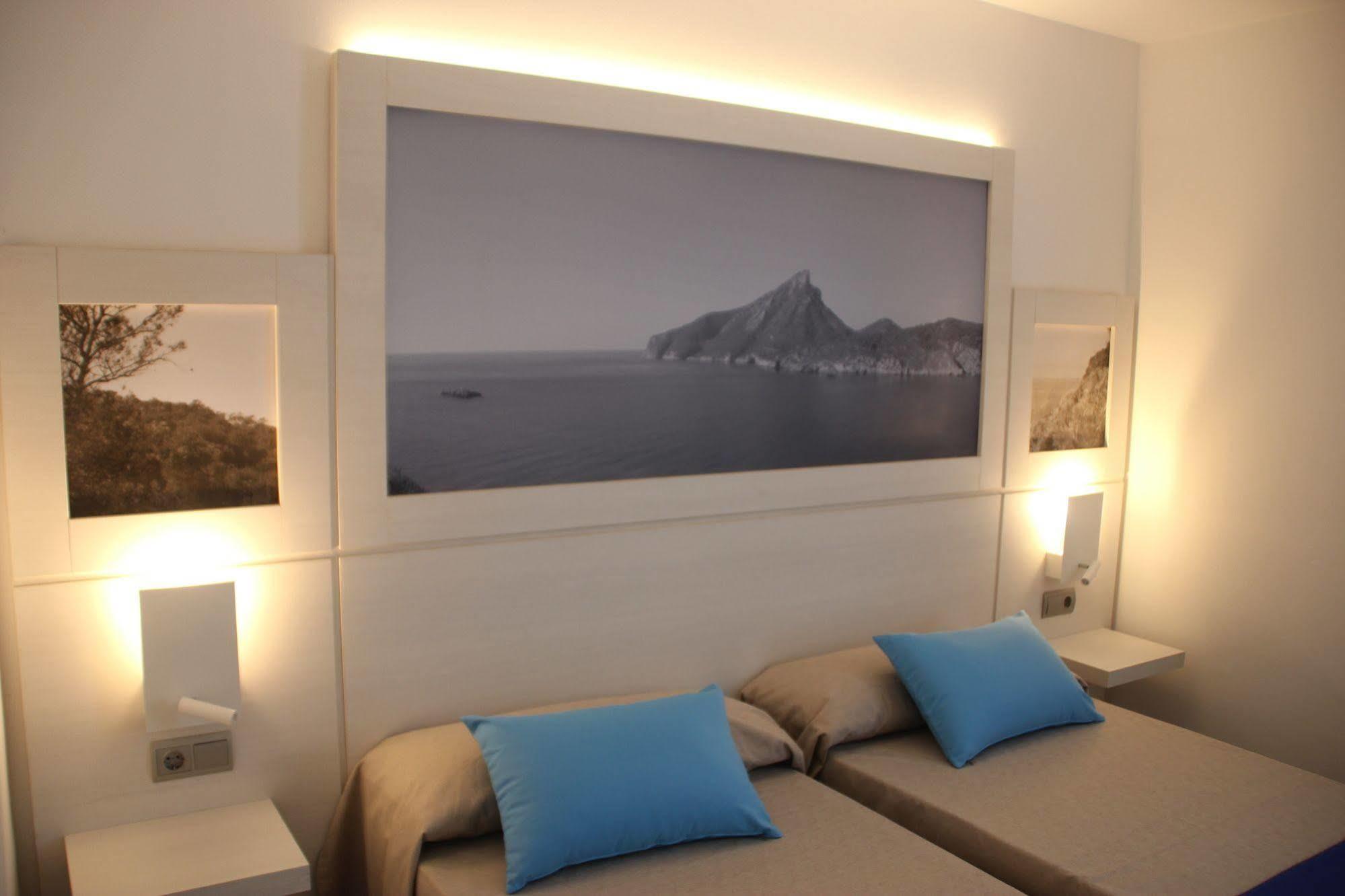 Apartamentos Bora Bora - Adults Only Playa d'en Bossa Ngoại thất bức ảnh