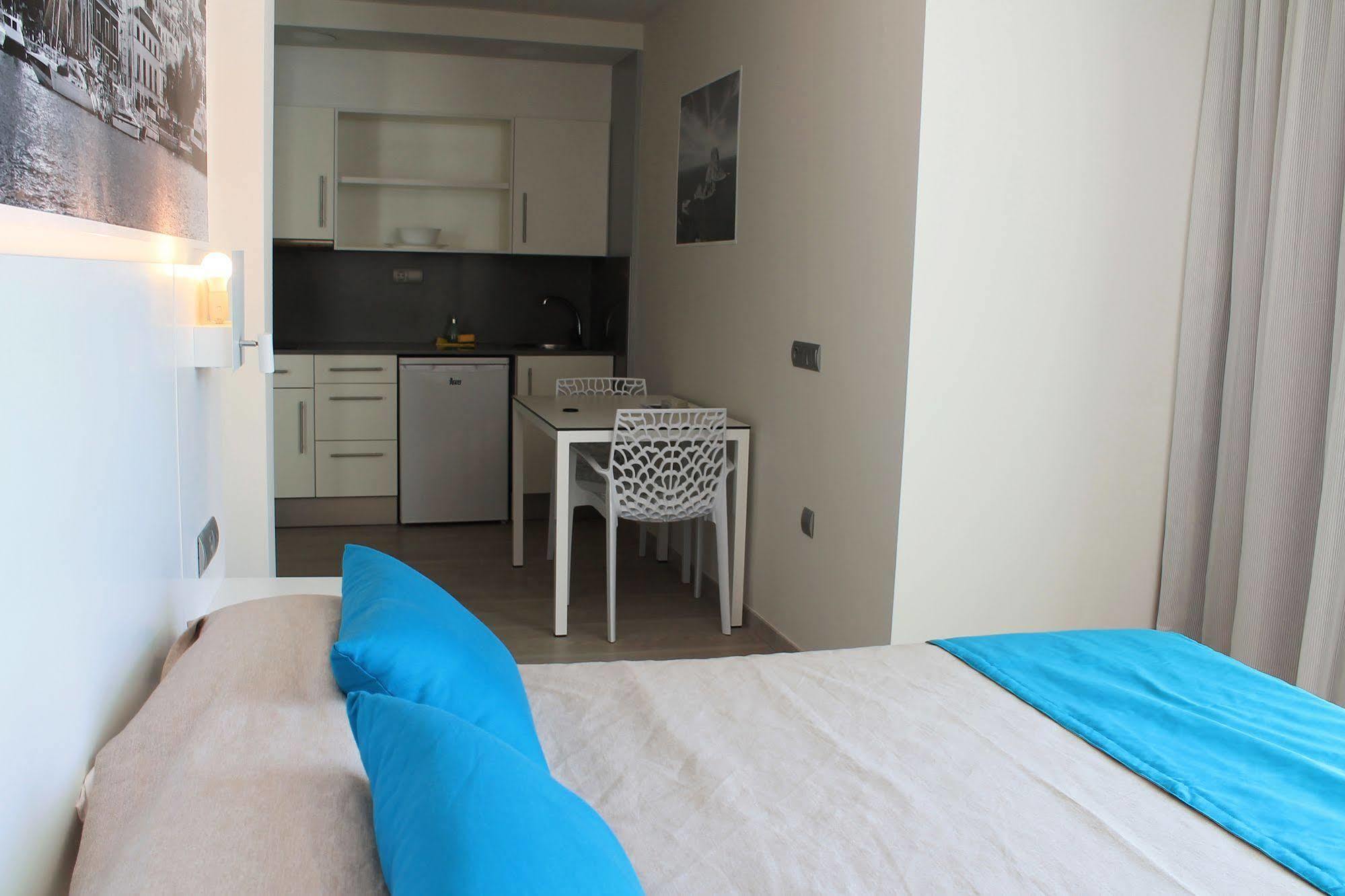 Apartamentos Bora Bora - Adults Only Playa d'en Bossa Ngoại thất bức ảnh